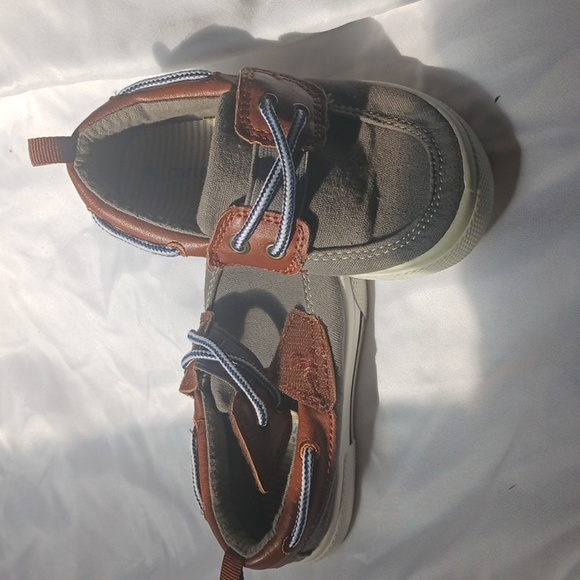 Little kid shoes.  Boys size 8 - Picture 2 of 2